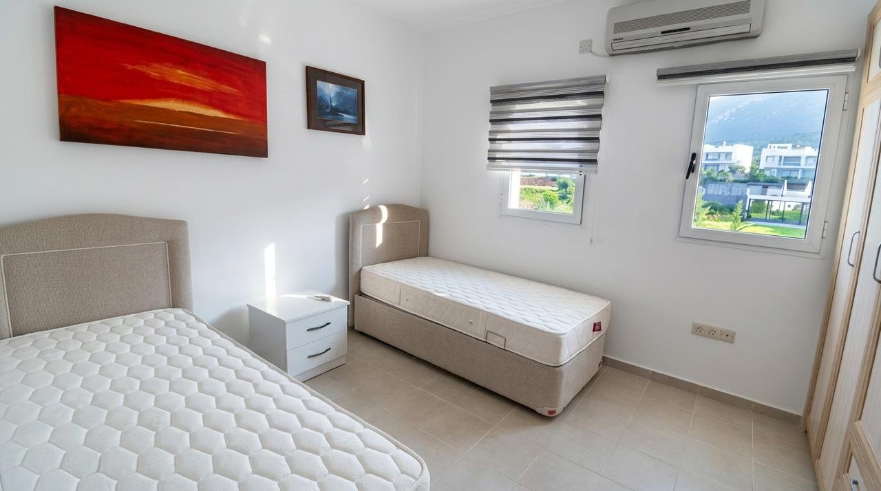 100 METERS TO THE SEA: PENTHOUSE WITH PRIVATE ROOF TERRACE – SOLE AGENT