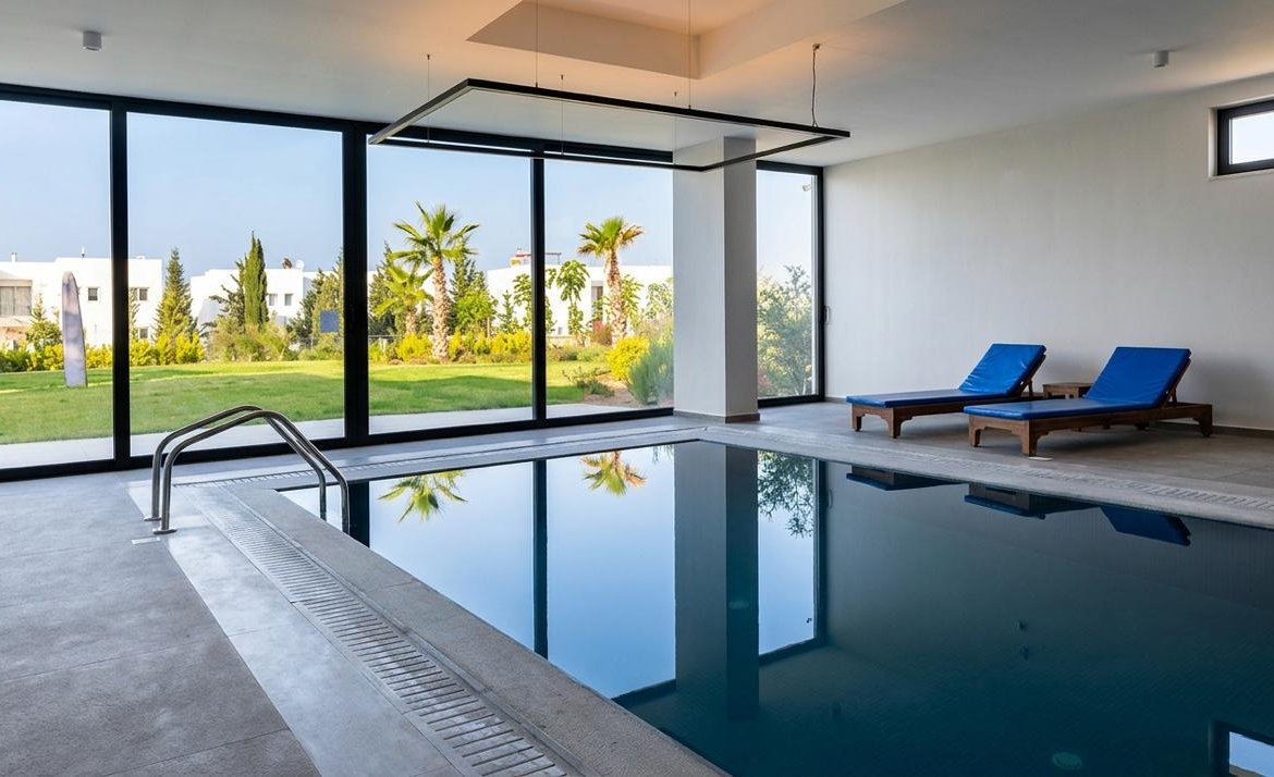 100 METERS TO THE SEA: PENTHOUSE WITH PRIVATE ROOF TERRACE – SOLE AGENT
