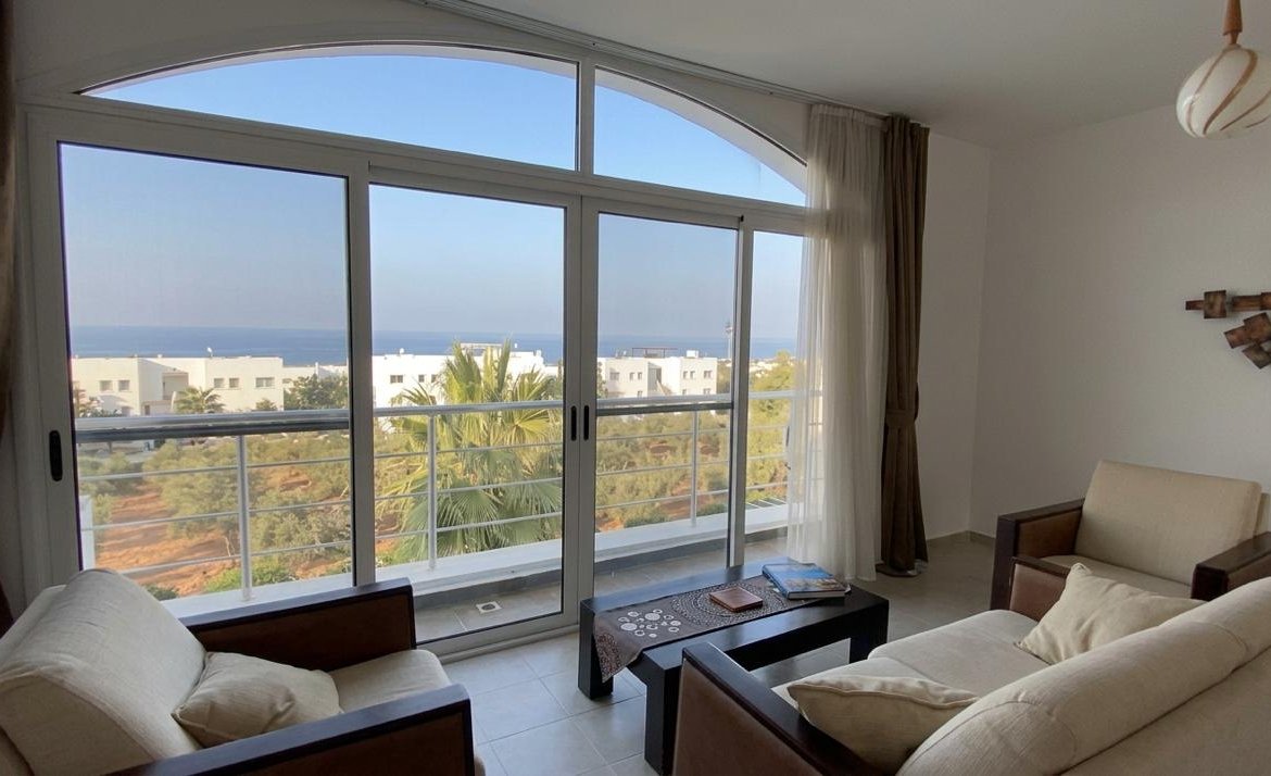 100 METERS TO THE SEA: PENTHOUSE WITH PRIVATE ROOF TERRACE – SOLE AGENT