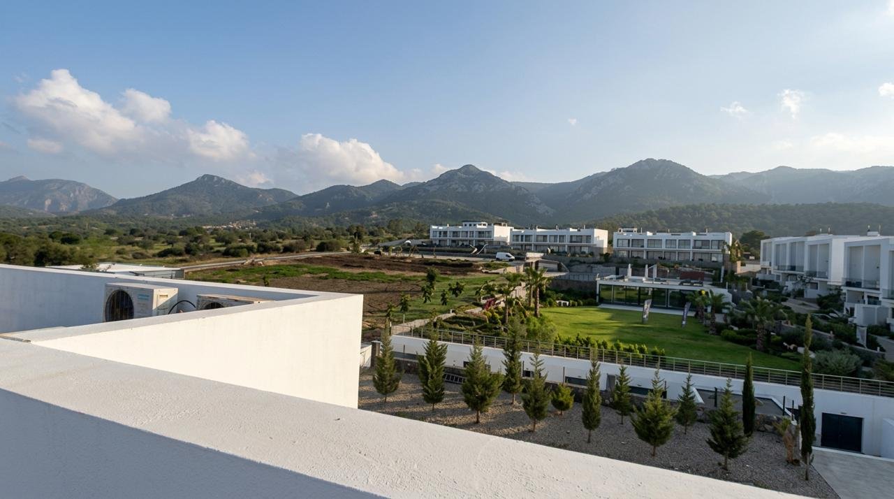 100 METERS TO THE SEA: PENTHOUSE WITH PRIVATE ROOF TERRACE – SOLE AGENT