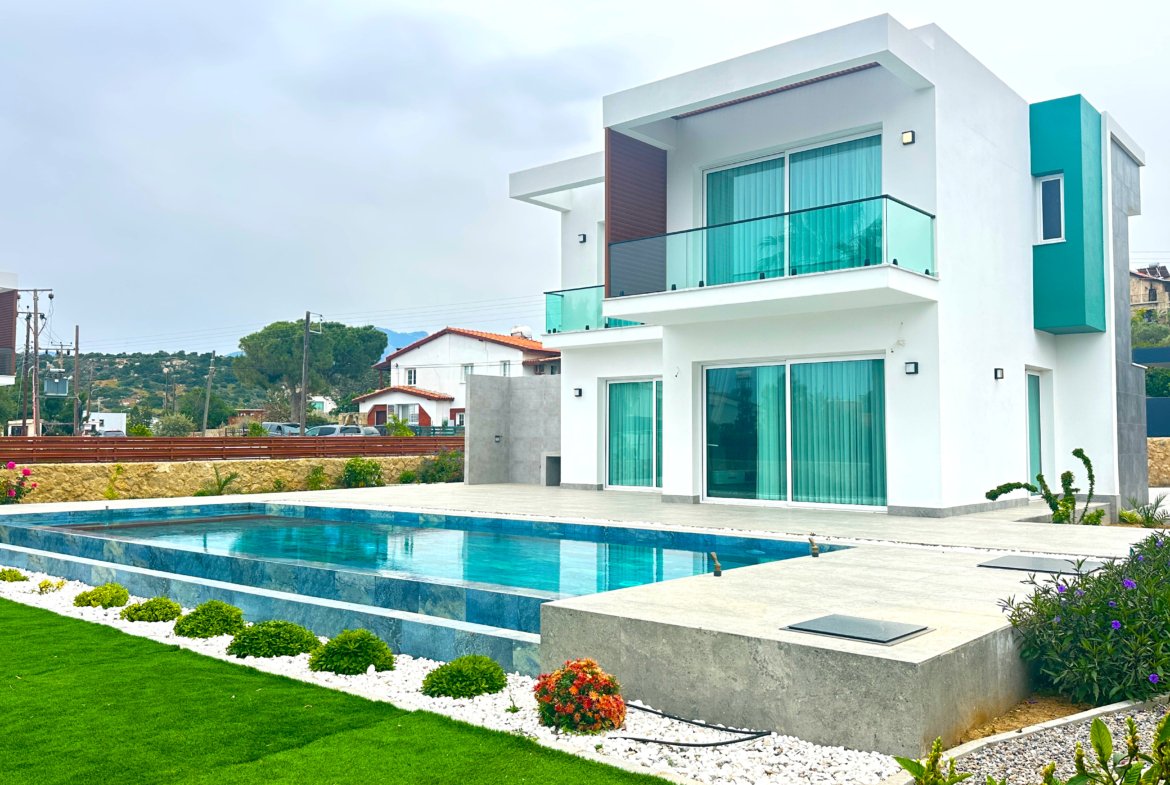 4-Schlafzimmer-Luxusvilla am Strand in Kyrenia