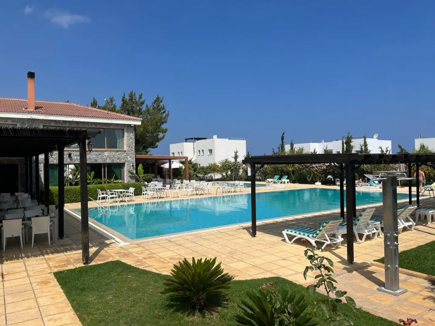 100 METERS TO THE SEA: PENTHOUSE WITH PRIVATE ROOF TERRACE – SOLE AGENT