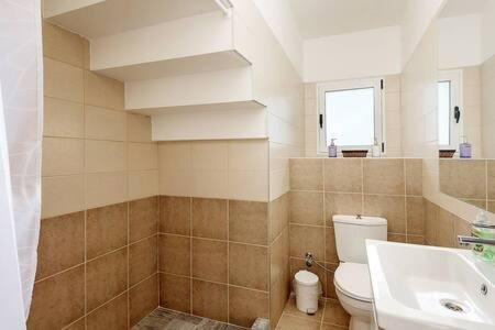 100 METERS TO THE SEA: PENTHOUSE WITH PRIVATE ROOF TERRACE – SOLE AGENT
