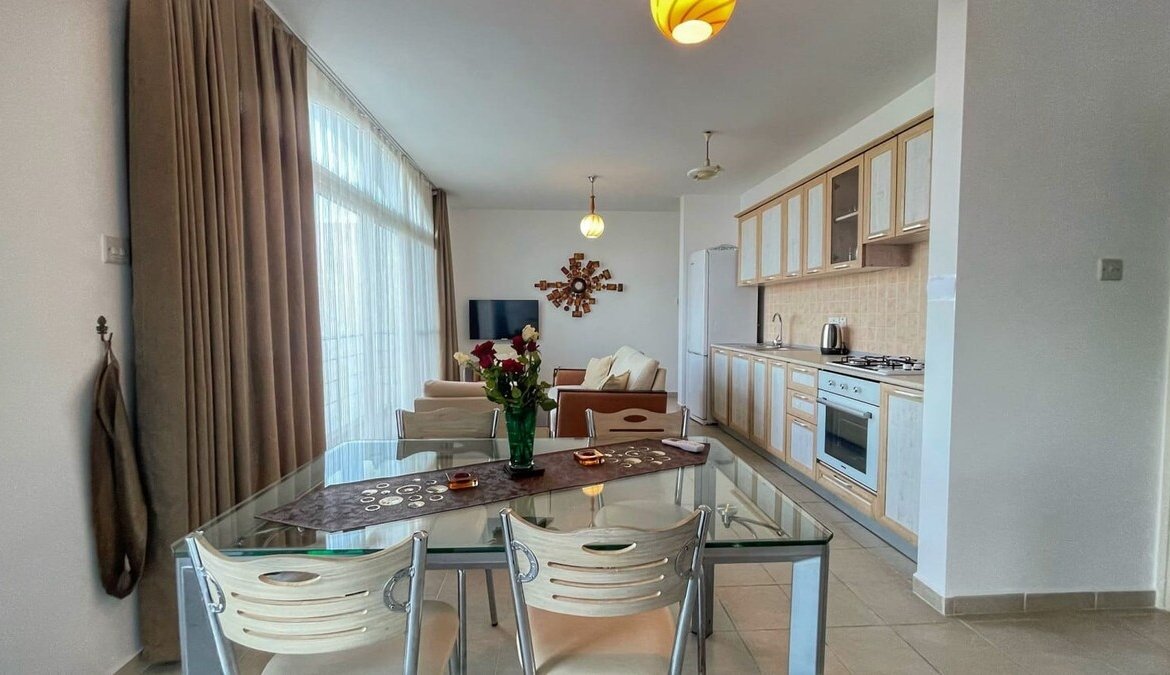 100 METERS TO THE SEA: PENTHOUSE WITH PRIVATE ROOF TERRACE – SOLE AGENT