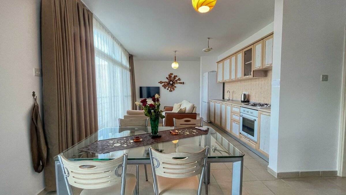 100 METERS TO THE SEA: PENTHOUSE WITH PRIVATE ROOF TERRACE – SOLE AGENT