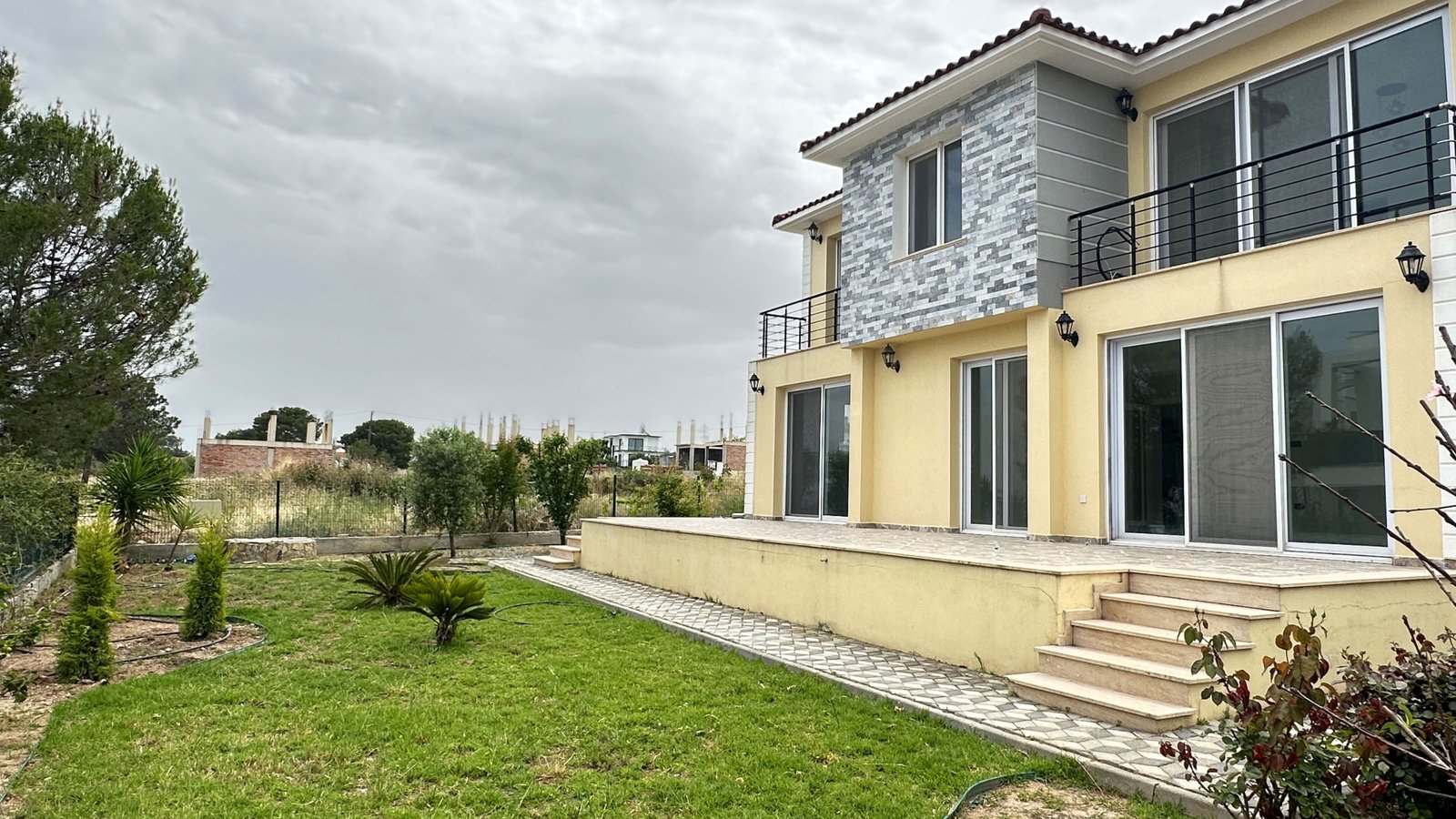villa for sale Northern Cyprus BRANDNEUE LUXUSVILLA MIT GROSSEM GARTEN