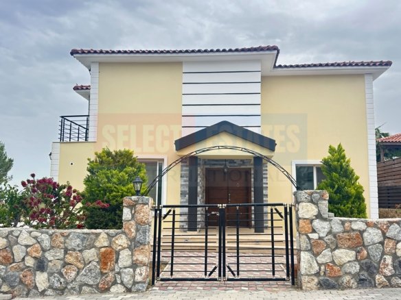 BÜYÜK BAHÇELI YEPYENI LÜKS VILLA