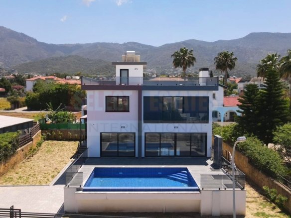 HAVUZ VE BODRUM KATLI LÜKS VILLA