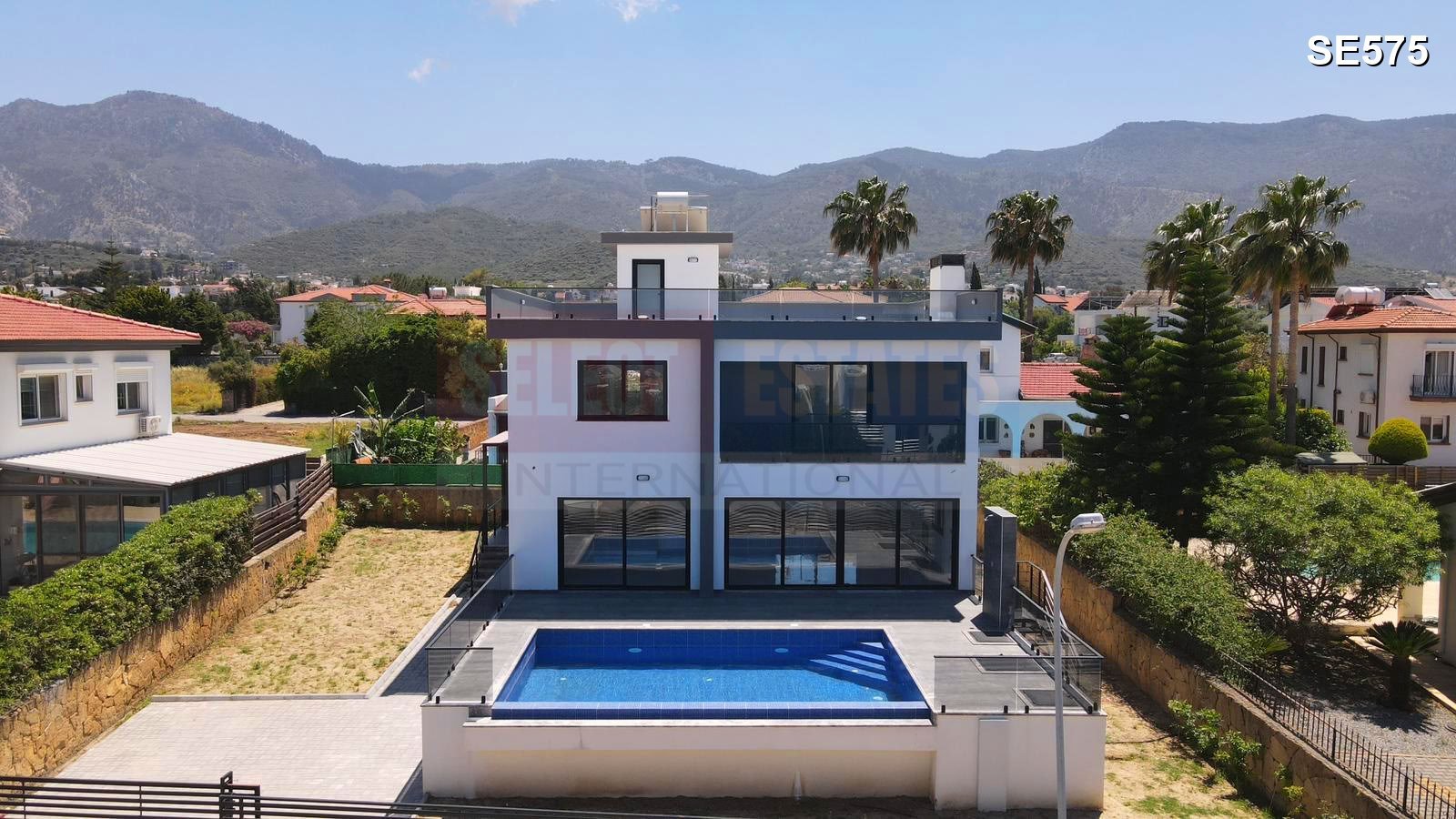 HAVUZ VE BODRUM KATLI LÜKS VILLA