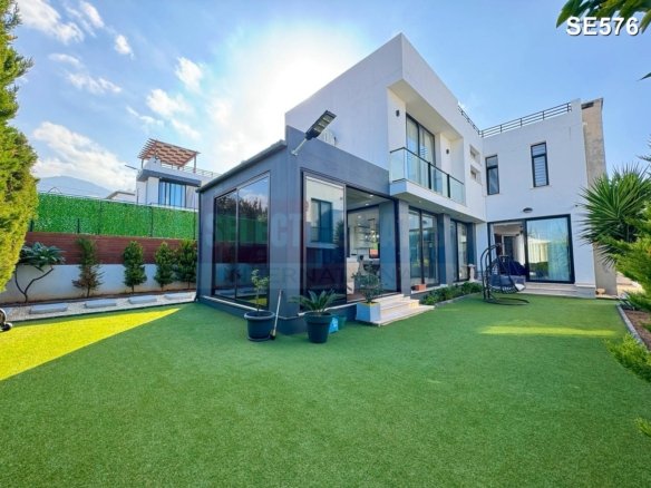 Özel tasarlı lüks villa