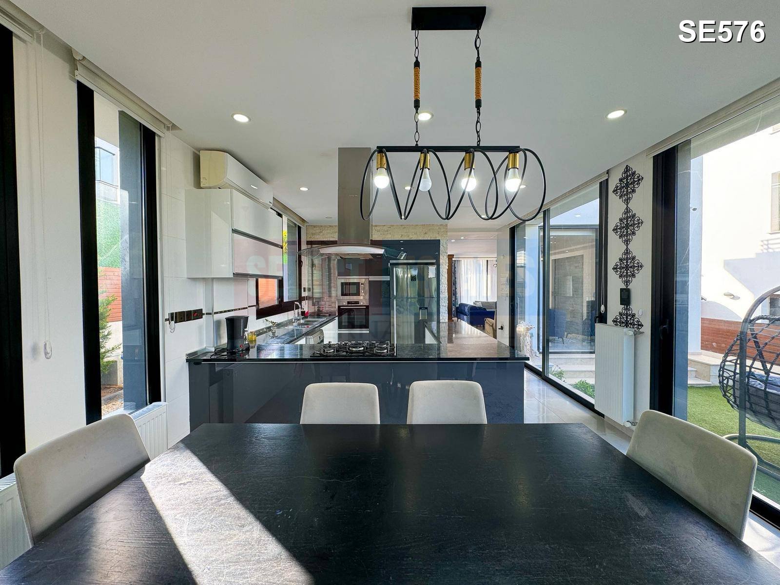 Özel tasarlı lüks villa