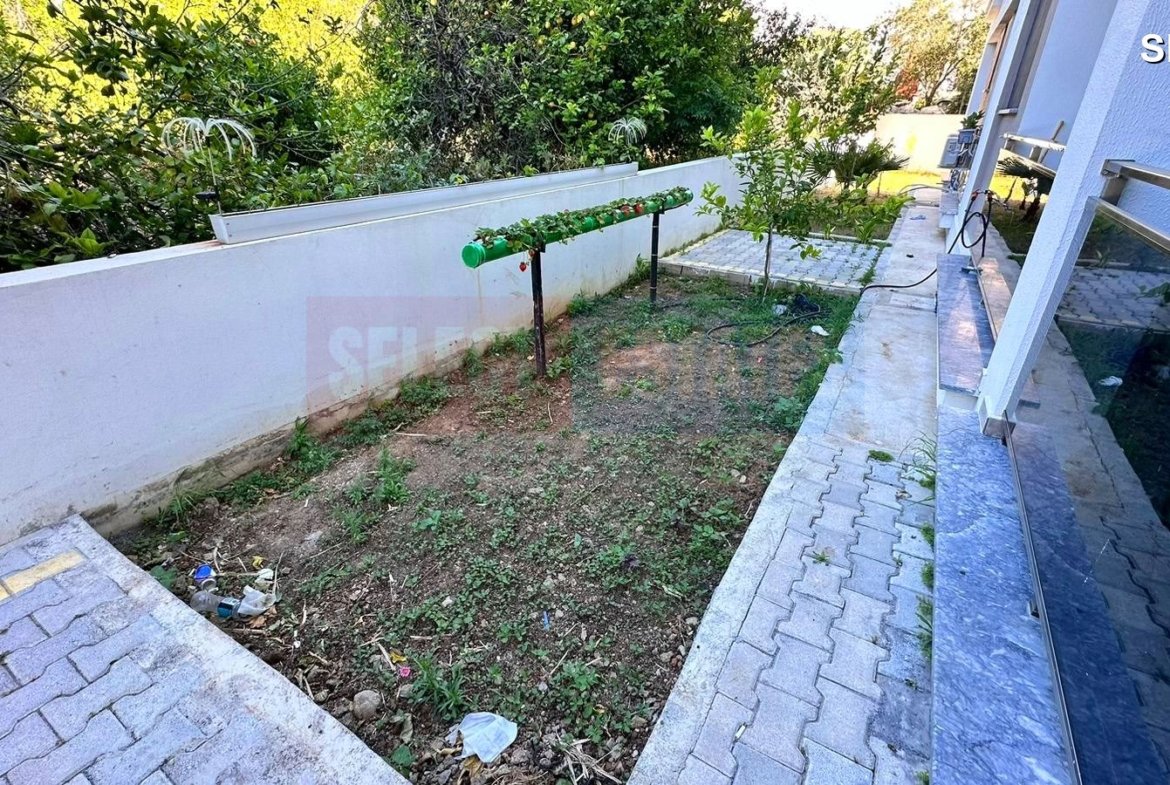 GARDEN APARTMENT WITH POOL