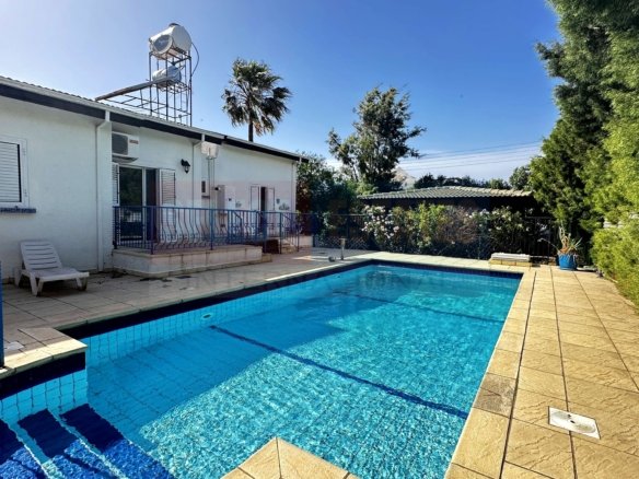 DETACHED BUNGALOW + INDEPENDENT GUEST HOUSE