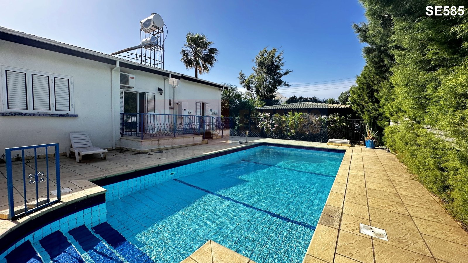 DETACHED BUNGALOW + INDEPENDENT GUEST HOUSE