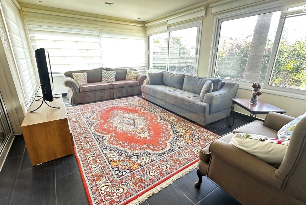 DETACHED BUNGALOW + INDEPENDENT GUEST HOUSE