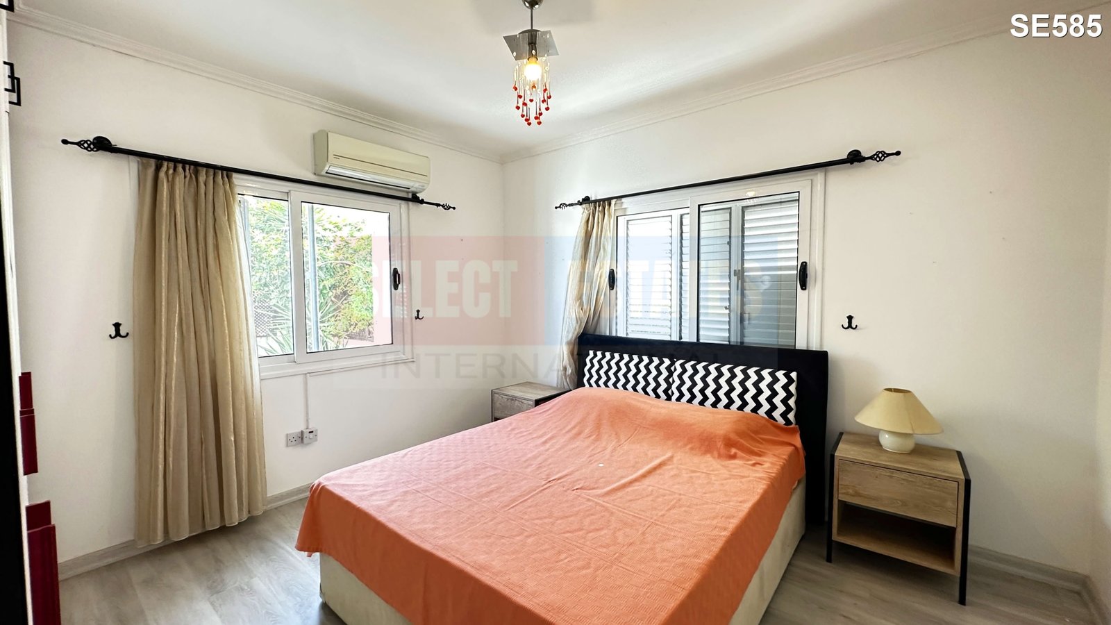 DETACHED BUNGALOW + INDEPENDENT GUEST HOUSE