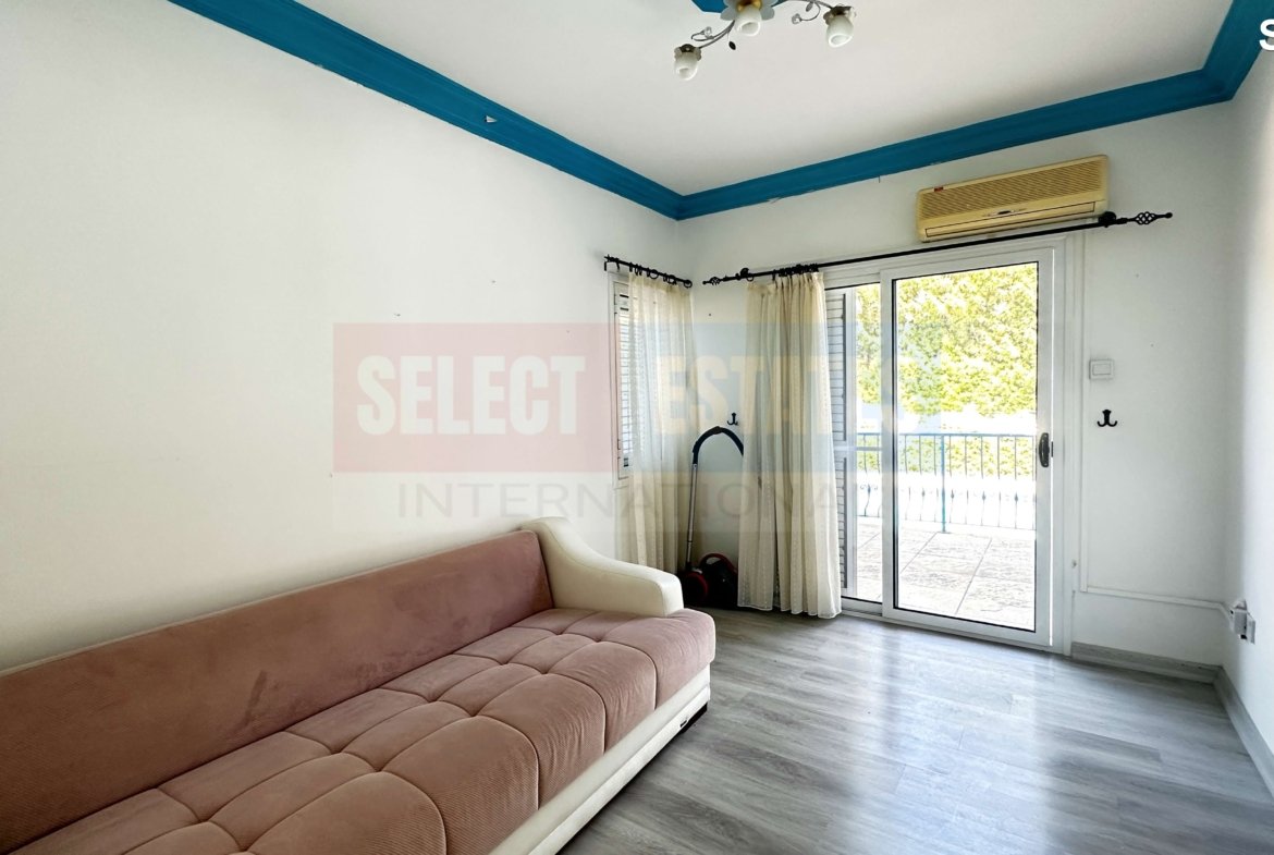 DETACHED BUNGALOW + INDEPENDENT GUEST HOUSE