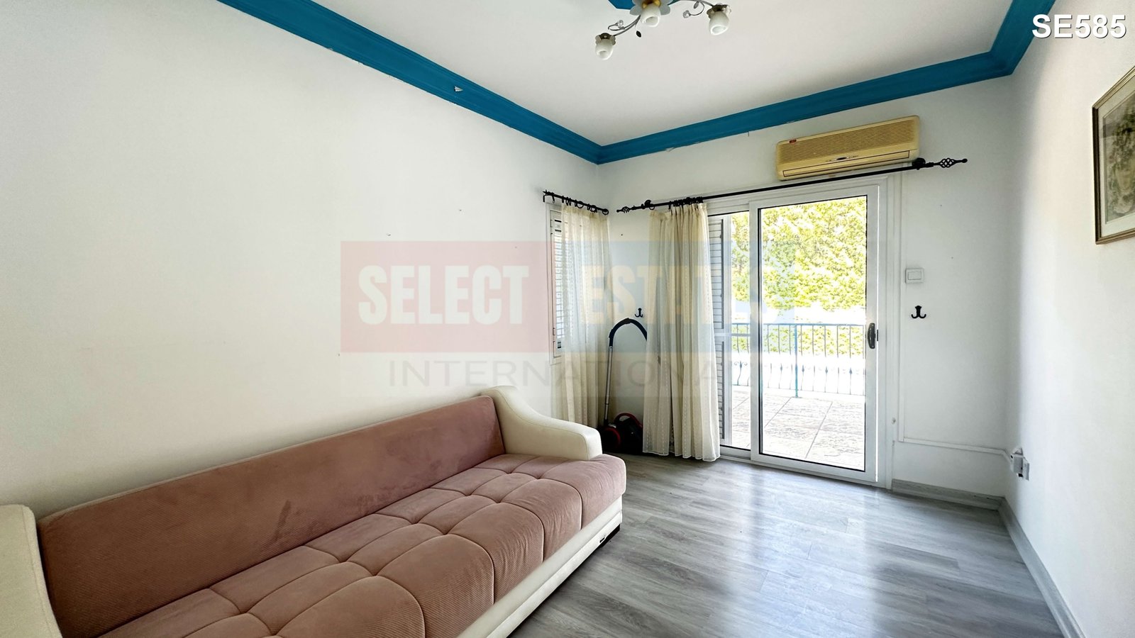 DETACHED BUNGALOW + INDEPENDENT GUEST HOUSE