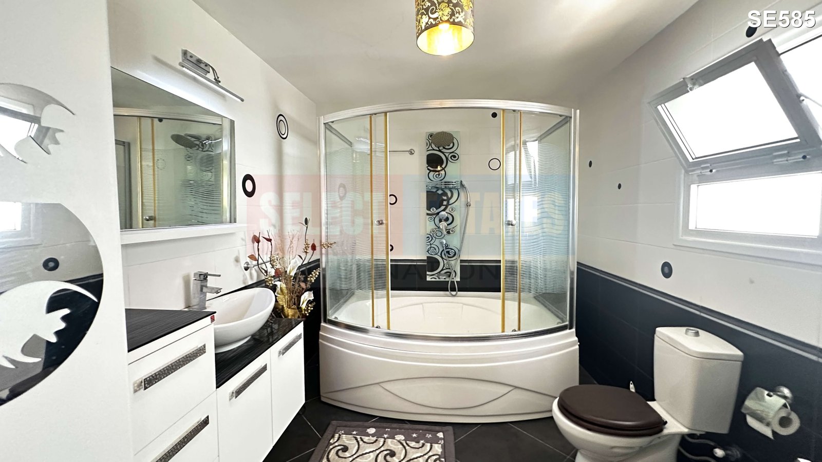 DETACHED BUNGALOW + INDEPENDENT GUEST HOUSE