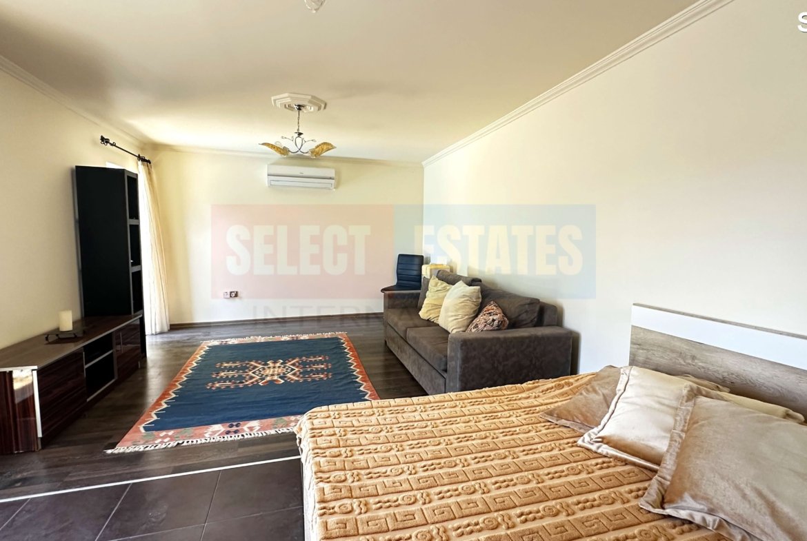 DETACHED BUNGALOW + INDEPENDENT GUEST HOUSE