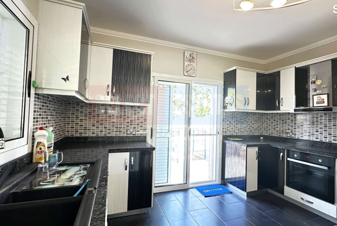 DETACHED BUNGALOW + INDEPENDENT GUEST HOUSE