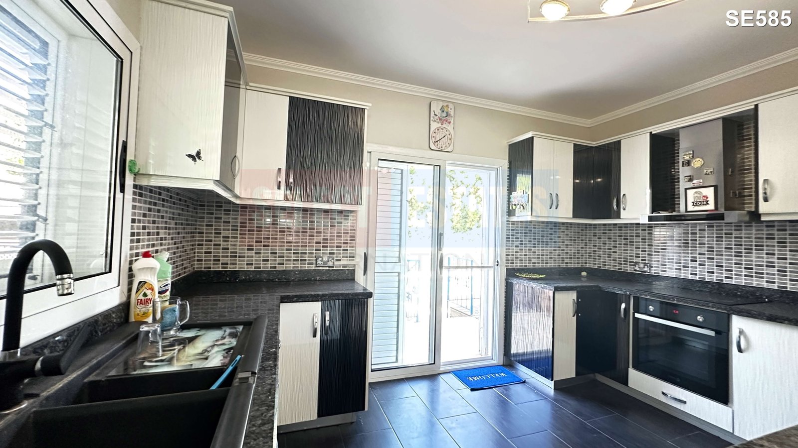 DETACHED BUNGALOW + INDEPENDENT GUEST HOUSE