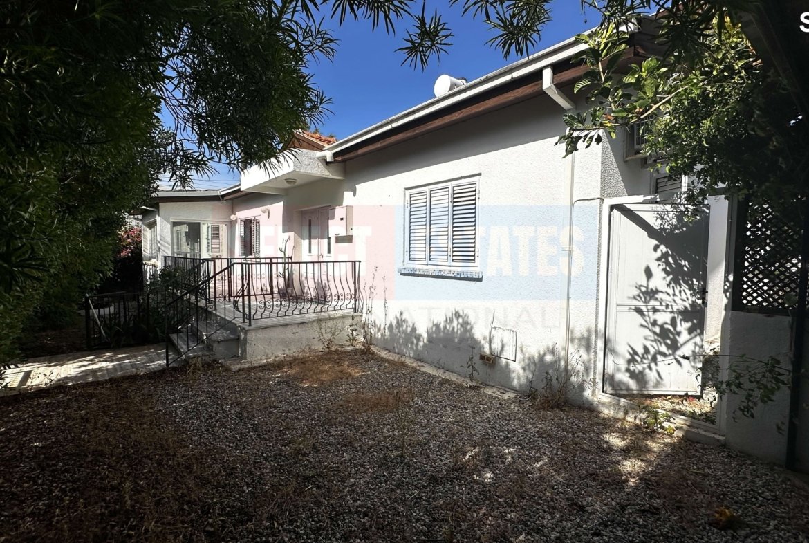 DETACHED BUNGALOW + INDEPENDENT GUEST HOUSE