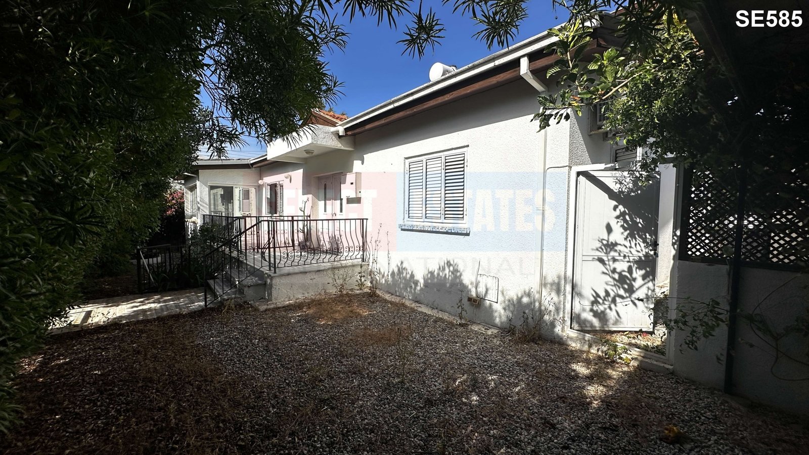 DETACHED BUNGALOW + INDEPENDENT GUEST HOUSE