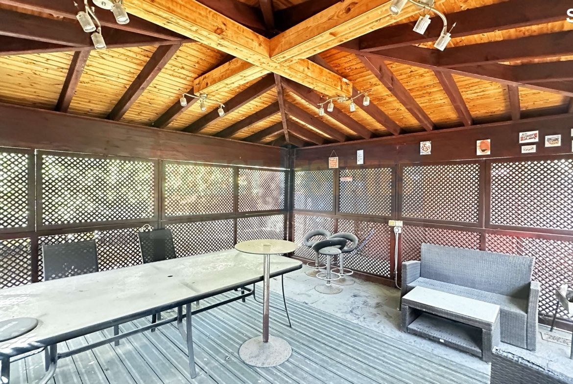 DETACHED BUNGALOW + INDEPENDENT GUEST HOUSE