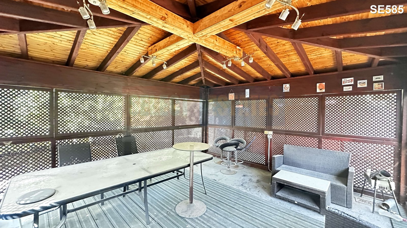DETACHED BUNGALOW + INDEPENDENT GUEST HOUSE