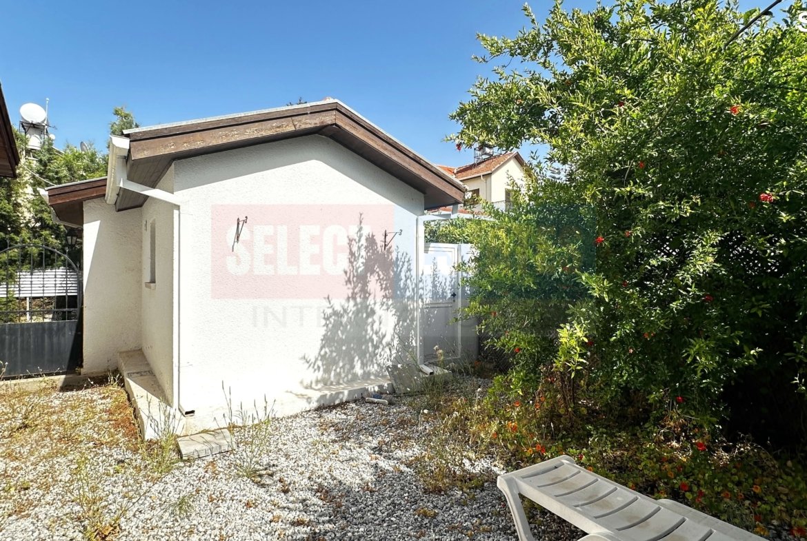 DETACHED BUNGALOW + INDEPENDENT GUEST HOUSE