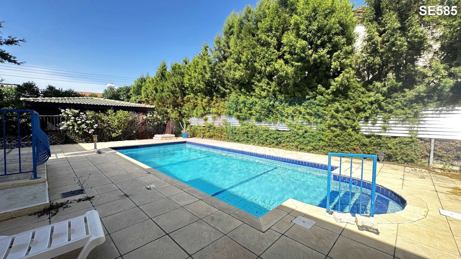 DETACHED BUNGALOW + INDEPENDENT GUEST HOUSE