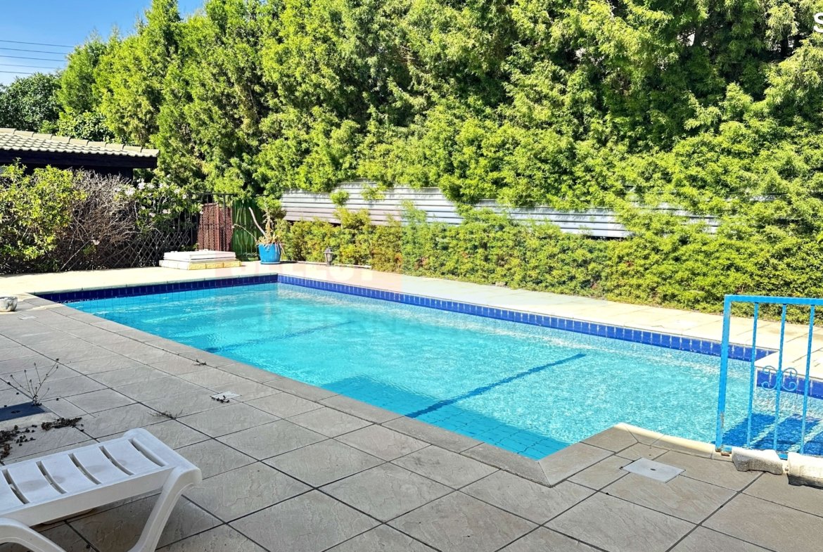 DETACHED BUNGALOW + INDEPENDENT GUEST HOUSE