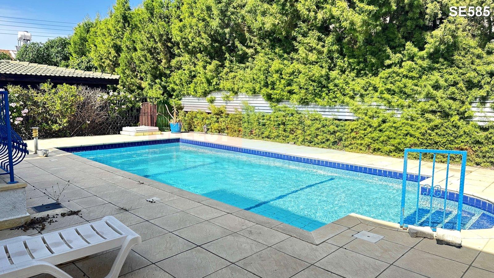 DETACHED BUNGALOW + INDEPENDENT GUEST HOUSE