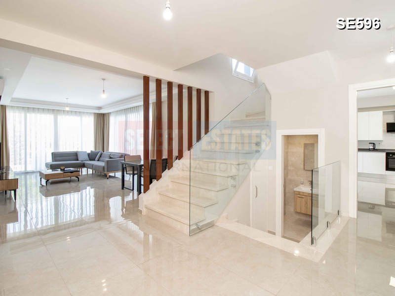 ULTRA-MODERN VILLA