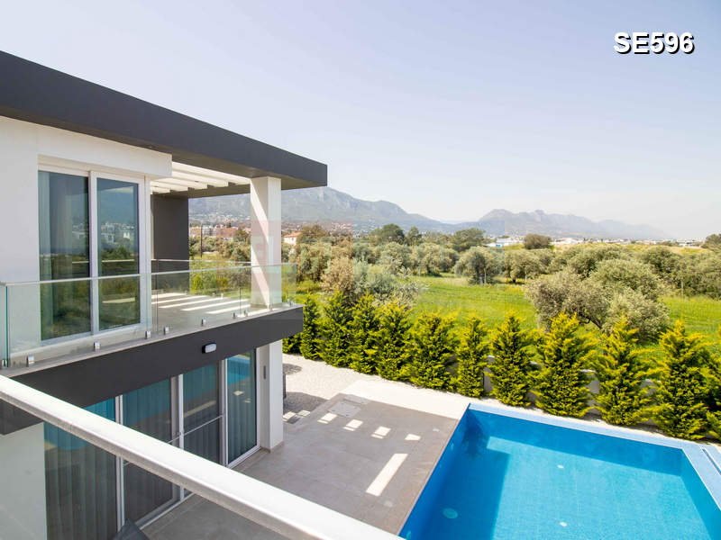 ULTRA-MODERN VILLA
