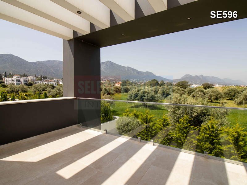 ULTRA-MODERN VILLA