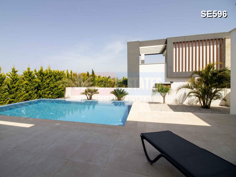 ULTRA-MODERN VILLA
