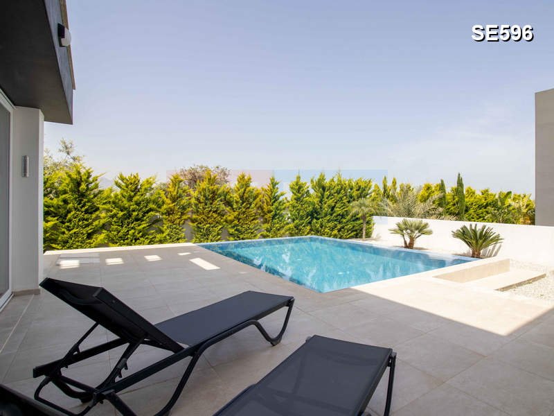 ULTRA-MODERN VILLA