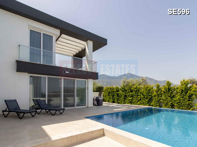 ULTRA-MODERN VILLA