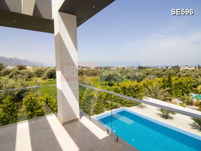 ULTRA-MODERN VILLA