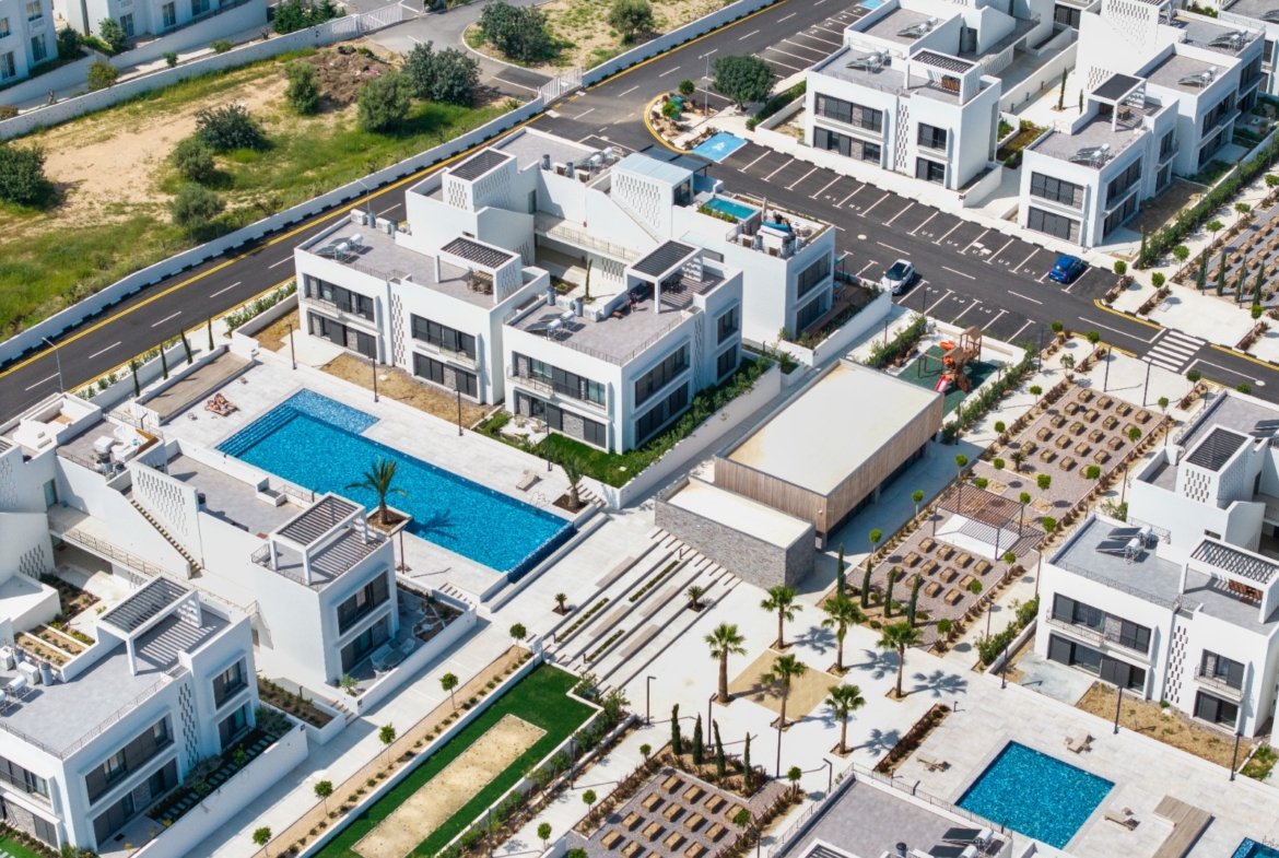 READY TO MOVE: FULLY FURNISHED LUXURY PENTHOUSE