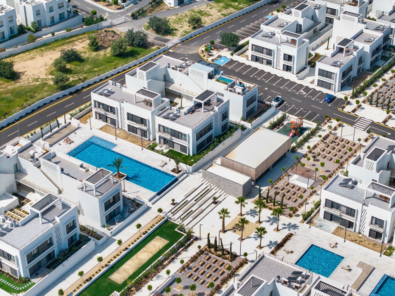 READY TO MOVE: FULLY FURNISHED LUXURY PENTHOUSE