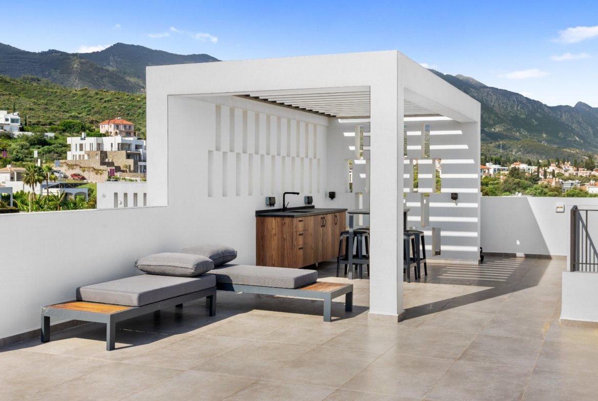 READY TO MOVE: FULLY FURNISHED LUXURY PENTHOUSE