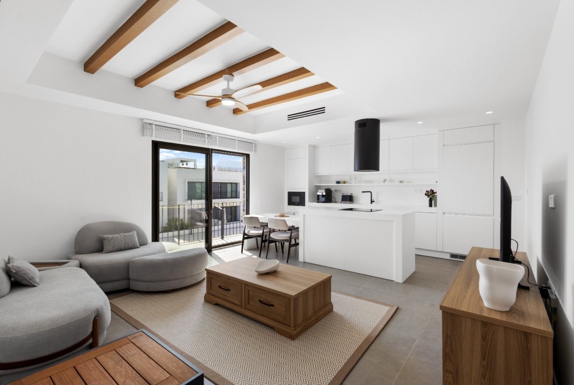 READY TO MOVE: FULLY FURNISHED LUXURY PENTHOUSE