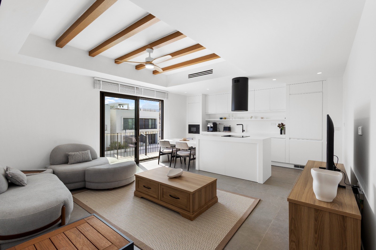 READY TO MOVE: FULLY FURNISHED LUXURY PENTHOUSE