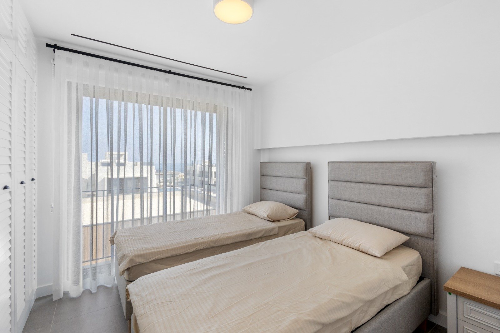 READY TO MOVE: FULLY FURNISHED LUXURY PENTHOUSE