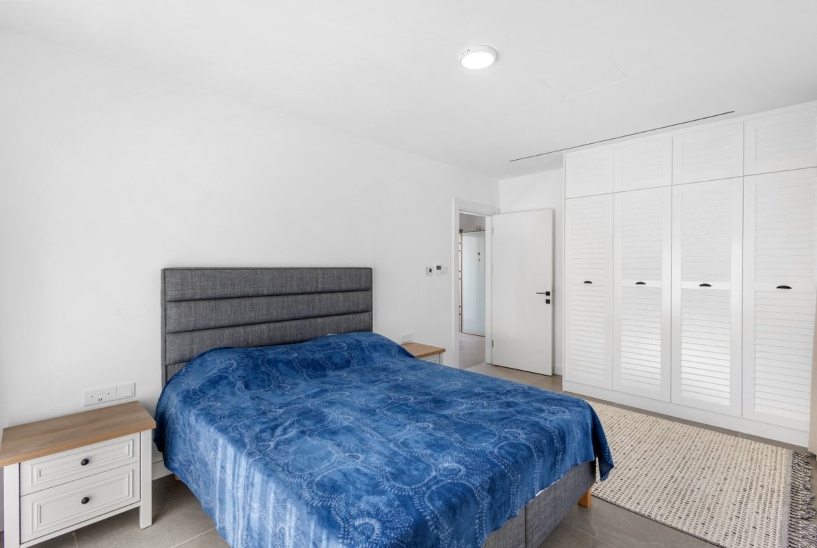 READY TO MOVE: FULLY FURNISHED LUXURY PENTHOUSE