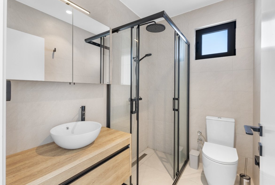 READY TO MOVE: FULLY FURNISHED LUXURY PENTHOUSE