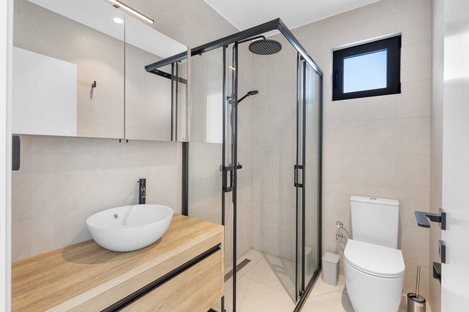 READY TO MOVE: FULLY FURNISHED LUXURY PENTHOUSE